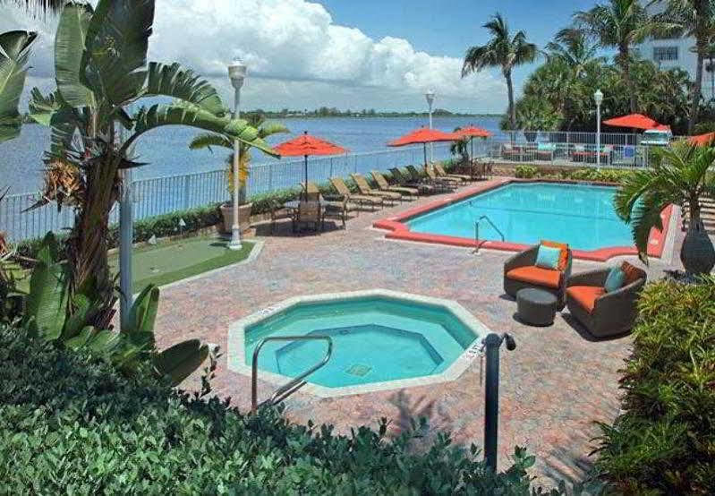Fairfield Inn And Suites By Marriott Palm Beach Eksteriør bilde